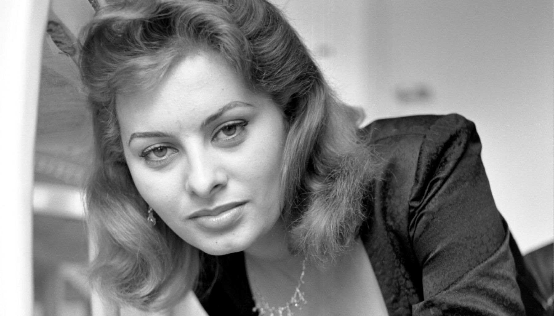 Sophia-Loren-016-1920x1200