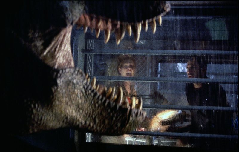 "The Lost World" un T Rex attacca Julianne Moore e Jeff Goldblum