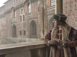 Vincenzo Amato nel ruolo di Ludovico il Moro, sulla Ponticella del Castello Sforzesco. (Foto © Giovanni Hanninen per Codice Atlantico)