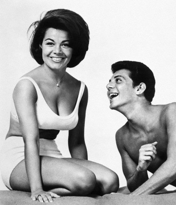 Annette Funicello e Frankie Avalon in "Beach Party" (Image by © Bettmann/CORBIS)