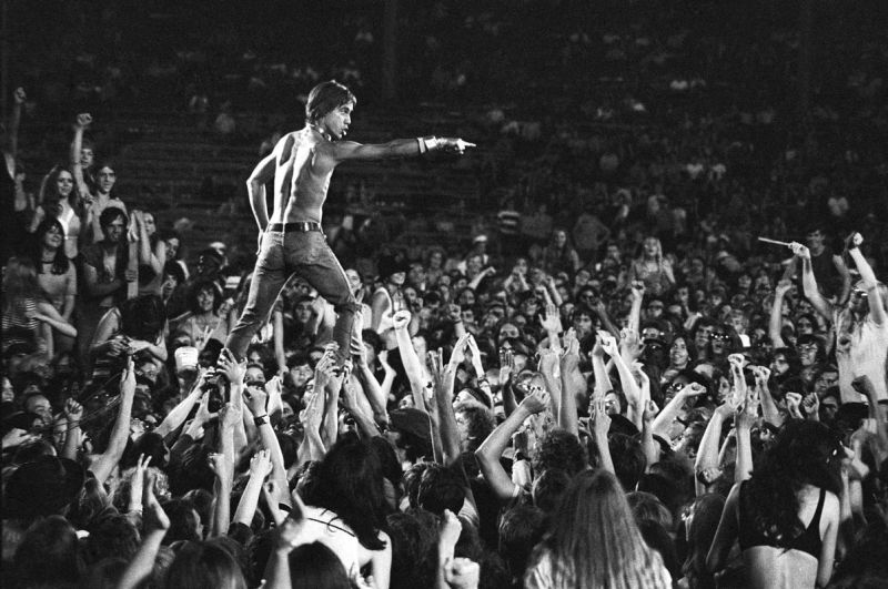 Iggy Pop durante un concerto a Crosley Field, Cincinnati, Ohio, 23 giugno 1970 (Photo by Tom Copi/Michael Ochs Archive/Getty Images) 