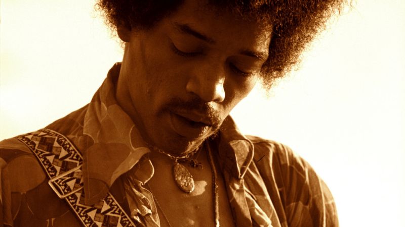 Zur ARTE-Sendung Jimi Hendrix "Hear My Train A CominÕ" 1: Jimi Hendrix ist bis heute einer der wichtigsten Gitarristen der Rockgeschichte. © Cal Bernstein/Authentic Hendrix, LLC Foto: ARTE Honorarfreie Verwendung nur im Zusammenhang mit genannter Sendung und bei folgender Nennung "Bild: Sendeanstalt/Copyright". Andere Verwendungen nur nach vorheriger Absprache: ARTE-Bildredaktion, Silke Wlk Tel.: +33 3 881 422 25, E-Mail: bildredaktion@arte.tv