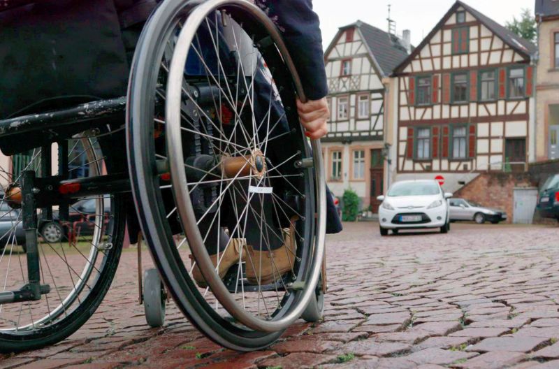 "Liberi da barriere: vivere con una disabilità"