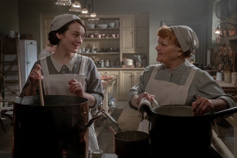 4178_D005_00085_RC2 Sophie McShera stars as Daisy and Lesley Nicol stars as Mrs. Patmore in DOWNTON ABBEY: A New Era, a Focus Features release.   Credit: Ben Blackall / © 2021 Focus Features, LLC