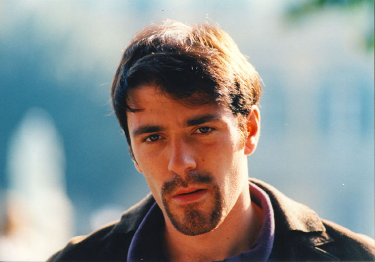Valerio Mastandrea in "Tutti giù per Terra" di Davide Ferrario (1997)