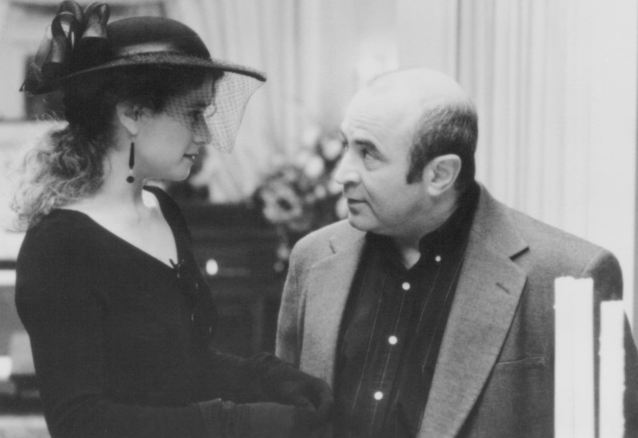 picture-of-bob-hoskins-and-nancy-travis-in-passed-away-1992--large-picture