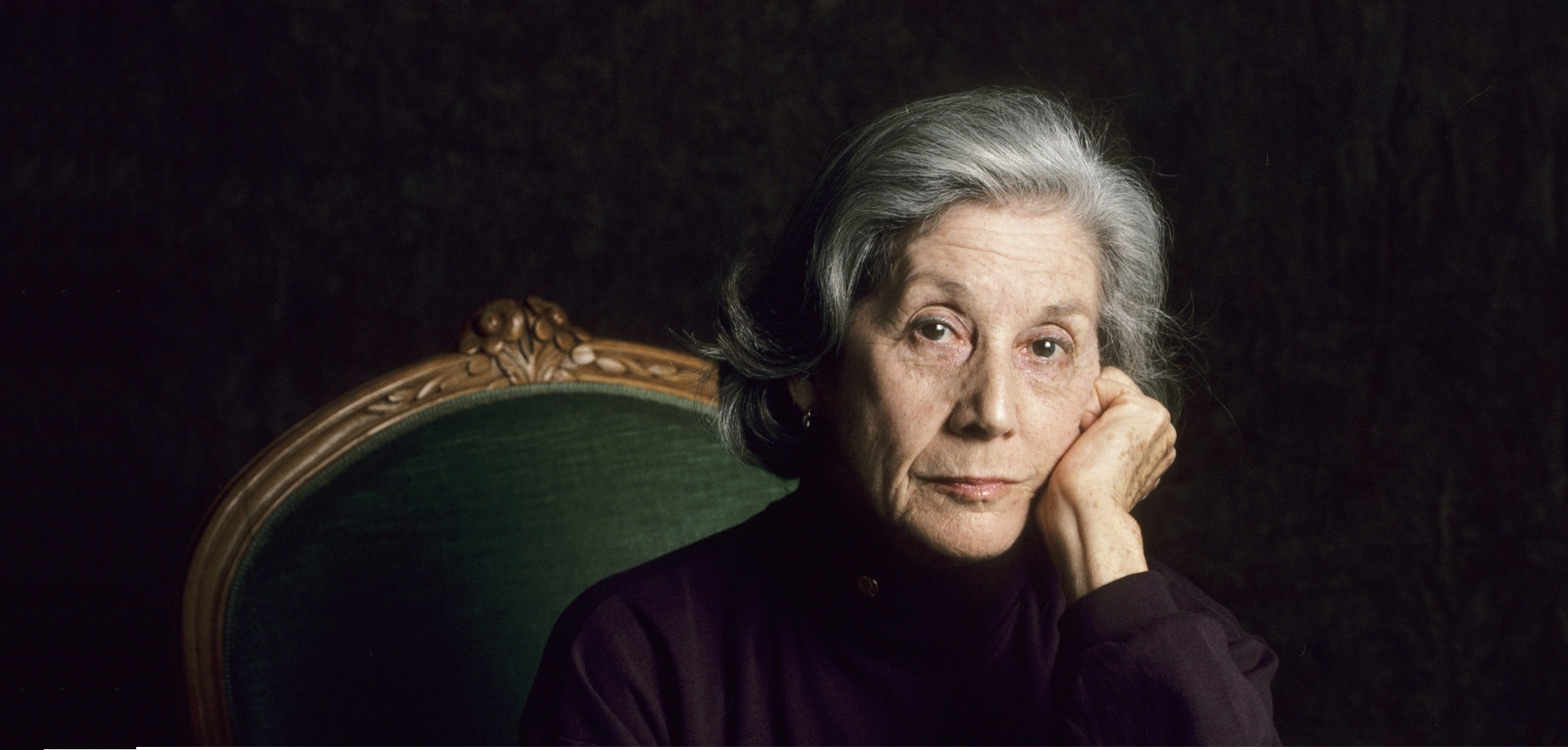 PARIS;FRANCE - JANUARY 25: South African author Nadine Gordimer poses while in Paris,France to promote her book on the 25th of January 1993. (Photo by Ulf Andersen/Getty Images)