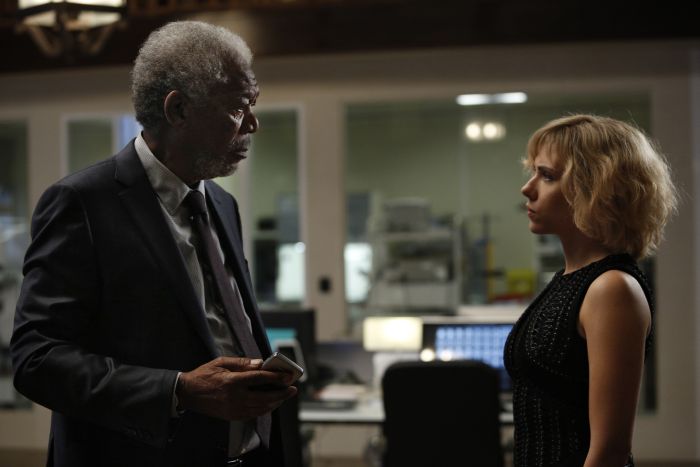 Morgan Freeman con la Johansson