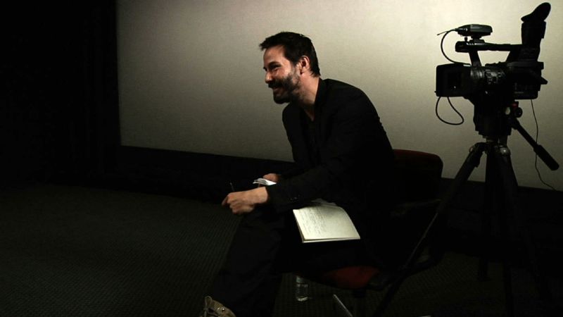 Keanu Reeves durante le riprese di "Rivoluzione Digitale"