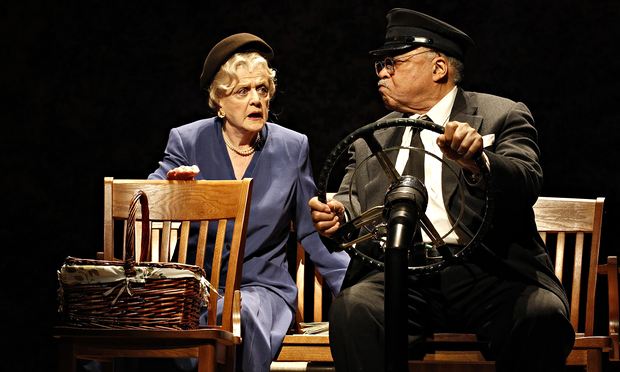 A teatro in "Driving Miss Daisy"