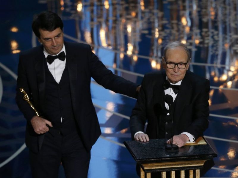 Ennio Morricone con l'Oscar