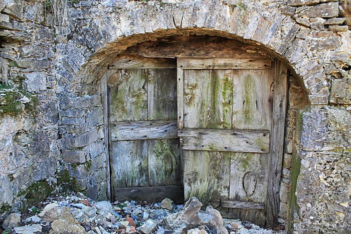 Una porta che apre al passato (foto di ©Cristiano Zanardi) 