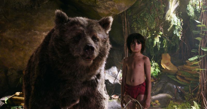 Baloo e Mowgli (foto ©2106 Disney Enterprises, Inc. All Rights Reserved.)