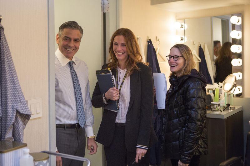 George Clooney con Julia ROberts e Jodie Foster sul set