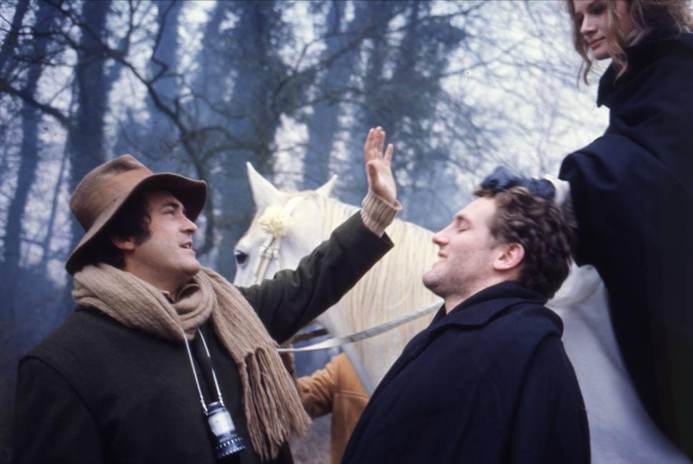 Bernardo Bertolucci sul set del film