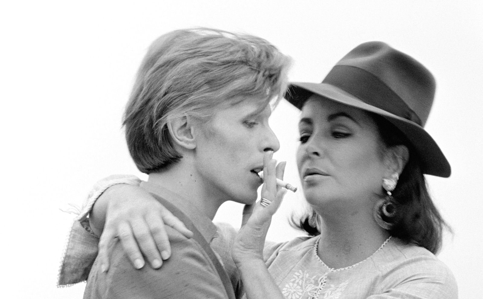 David Bowie ed Elizabeth Taylor. Los Angeles, 1975 © Iconic Images