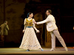 Lara Turk and Nehemiah Kish as Isabel Fitton and Richard P. Arnold  in The Royal Ballet production of Enigma Variations-Credit: Bill Cooper / Royal Opera House / ArenaPAL