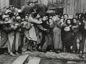 HENRI CARTIER-BRESSON*
Gli ultimi giorni del Kuomintang (crollo del mercato), Shanghai, China, 1948-1949
© Fondation Henri Cartier-Bresson/Magnum Photos